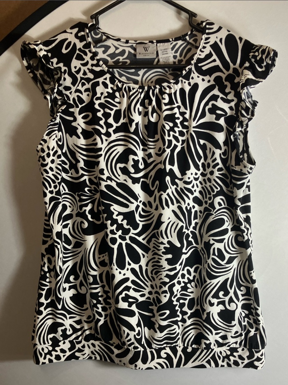 Worthington Black & White Floral Print Flutter Sleeve Top